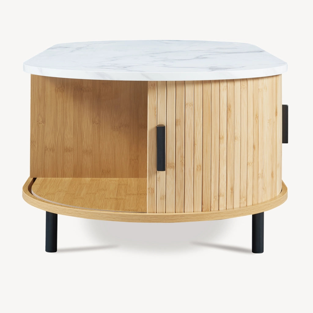 Tavolino Tvedestrand da Salotto con 2 Ante Scorrevoli in Bambù 120 x 55 x 40 cm - Effetto Marmo Bianco / Naturale [en.casa]