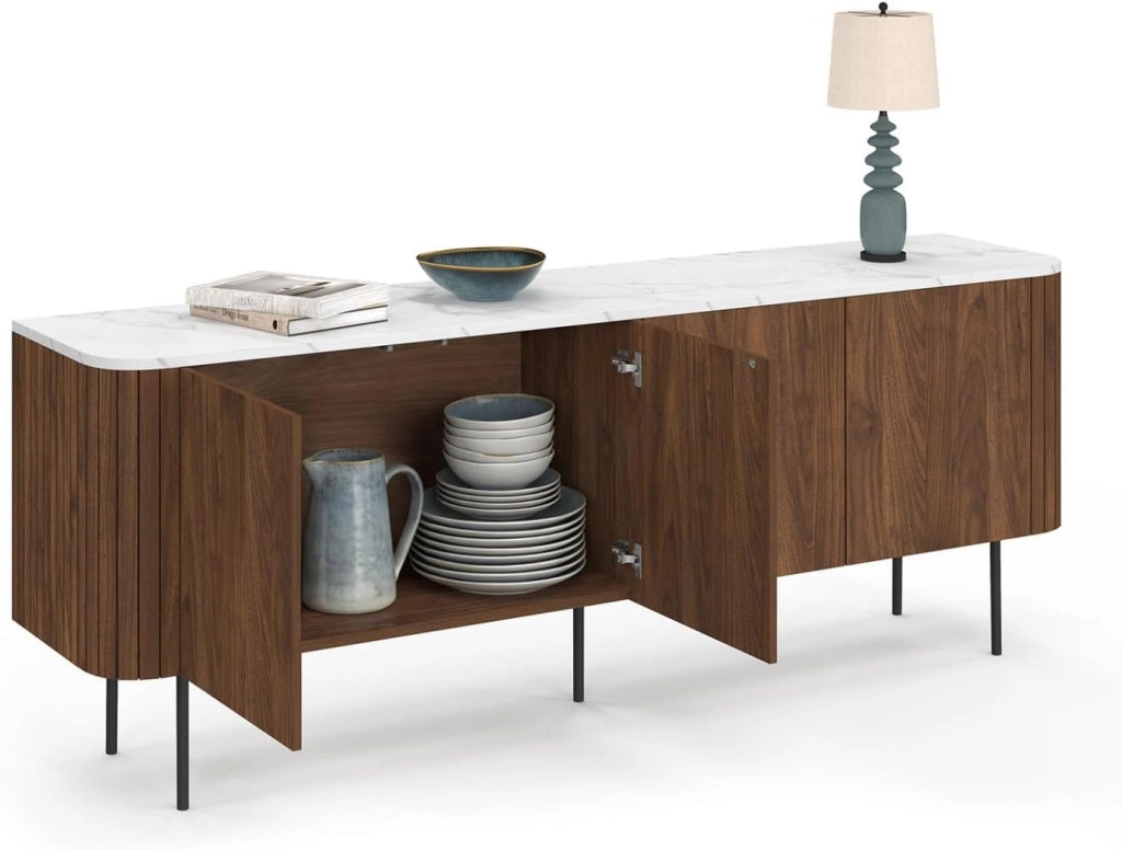 Credenza bassa MARLA 160 cm con 4 ante e doghe effetto noce e piano in marmo bianco ALASKA