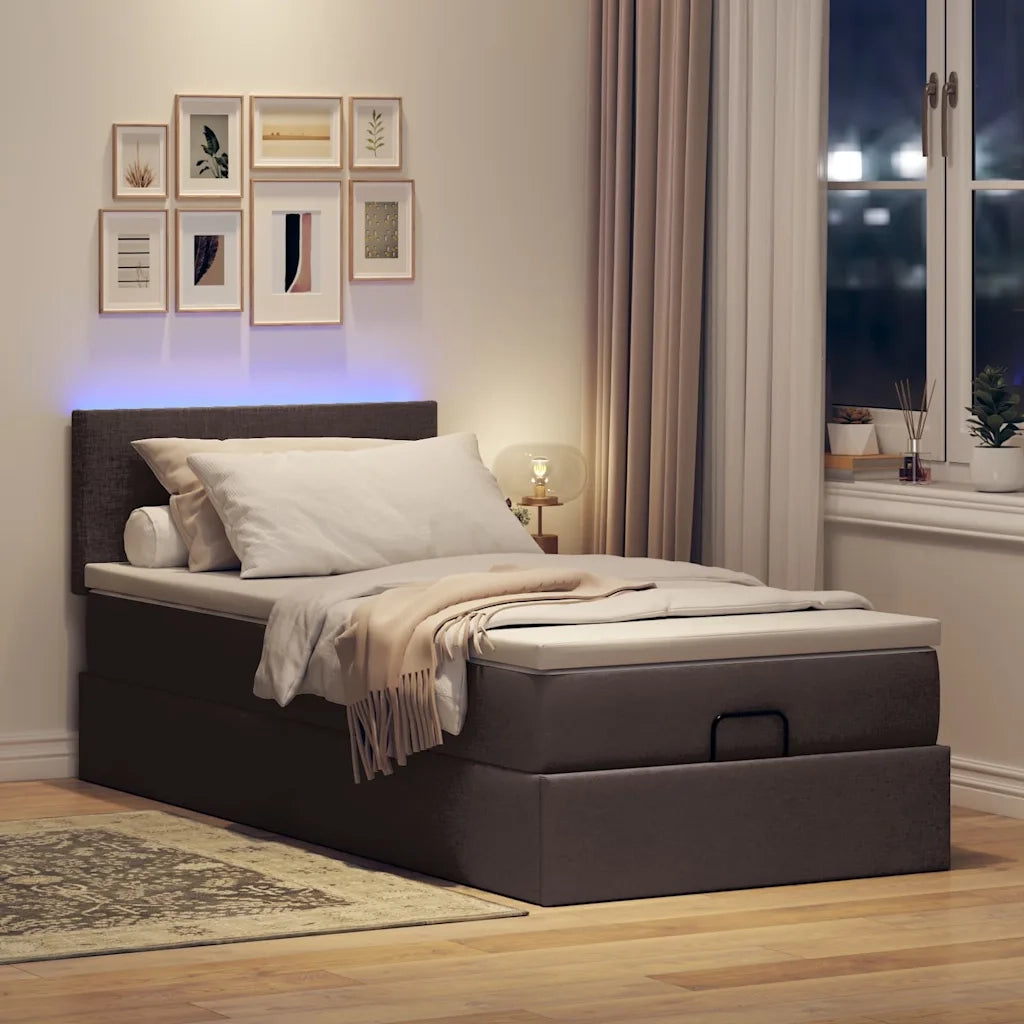 Pouf Letto con Materasso e LED Marrone Scuro 90x200 cm Tessuto 3312197