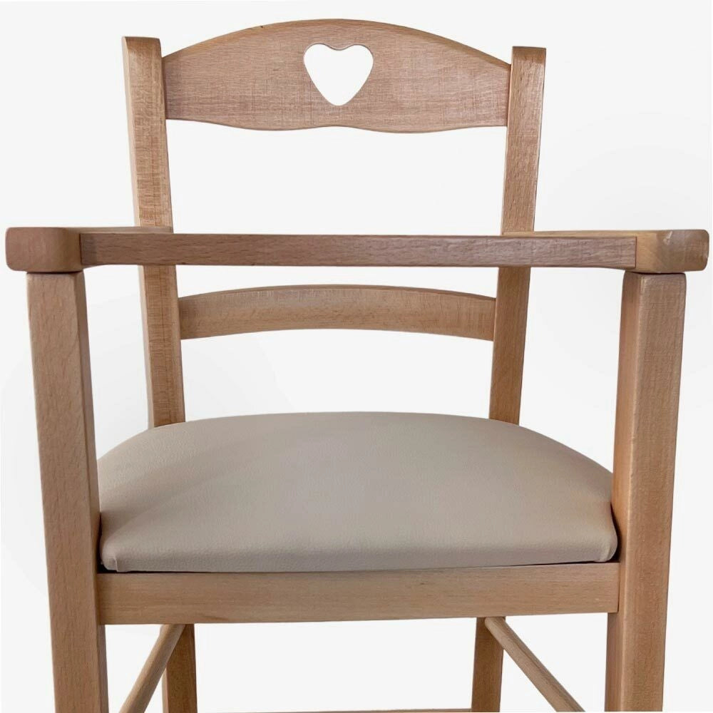 Seggiolone in legno color noce chiaro con seduta imbottita in similpelle tortora