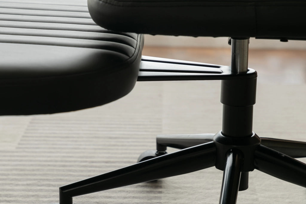 Sedia da ufficio ergonomica girevole a 360 gradi con poggiapiedi rotante senza braccioli multi posizione in tessuto nero