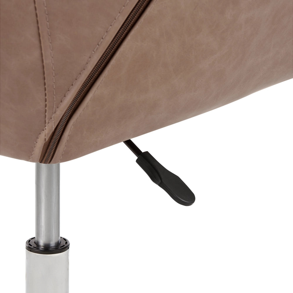 Sedia da ufficio in ecopelle marrone chiaro girevole altezza regolabile stile moderno home office