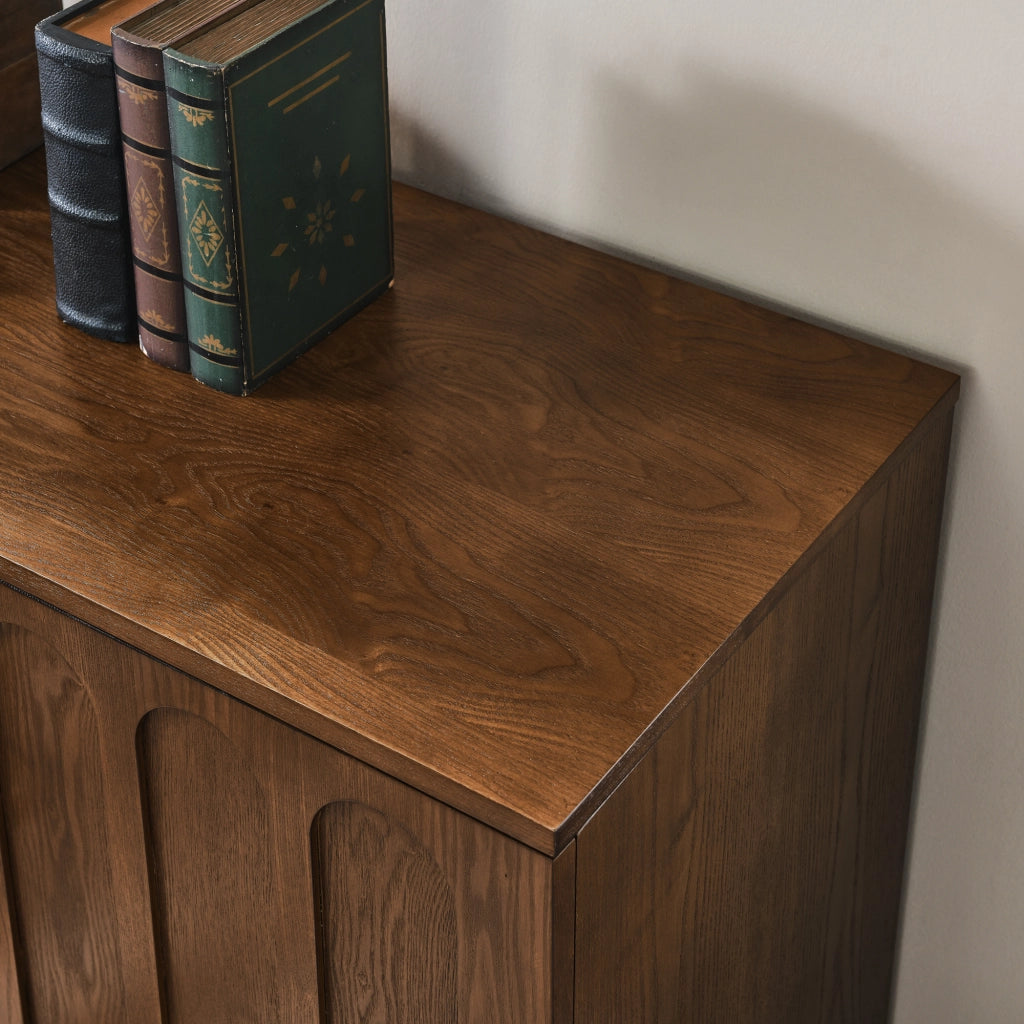 Credenza con ripiani regolabili in MDF e legno noce