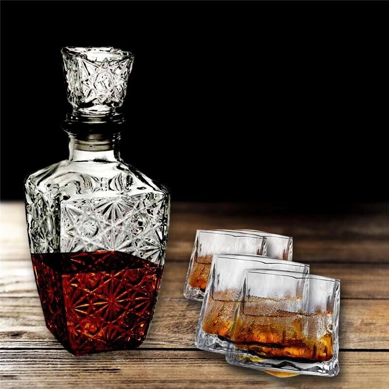 SET BOTTIGLIA DIAMOND IN VETRO DA 1 LITRO CON 4 BICCHIERI DA LIQUORE ROYAL CAPIENZA 150 ML