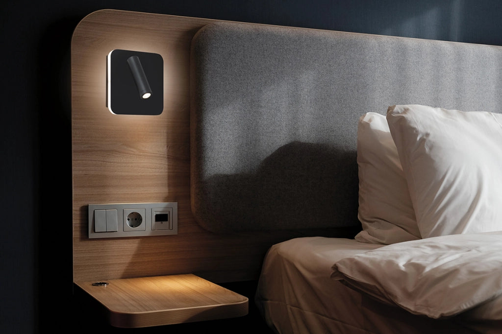MY WAY - Applique LED 9W orientabile con porta USB, luce 3000K, Nero, design moderno in alluminio - Rossini Group