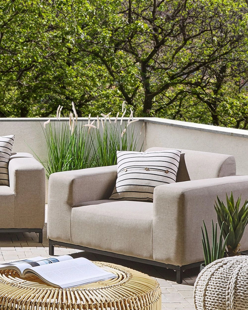 Set di 2 poltrone da giardino tessuto beige gambe alluminio Nero tappezzeria per interni ed esterni mobili resistenti agli agenti atmosferici