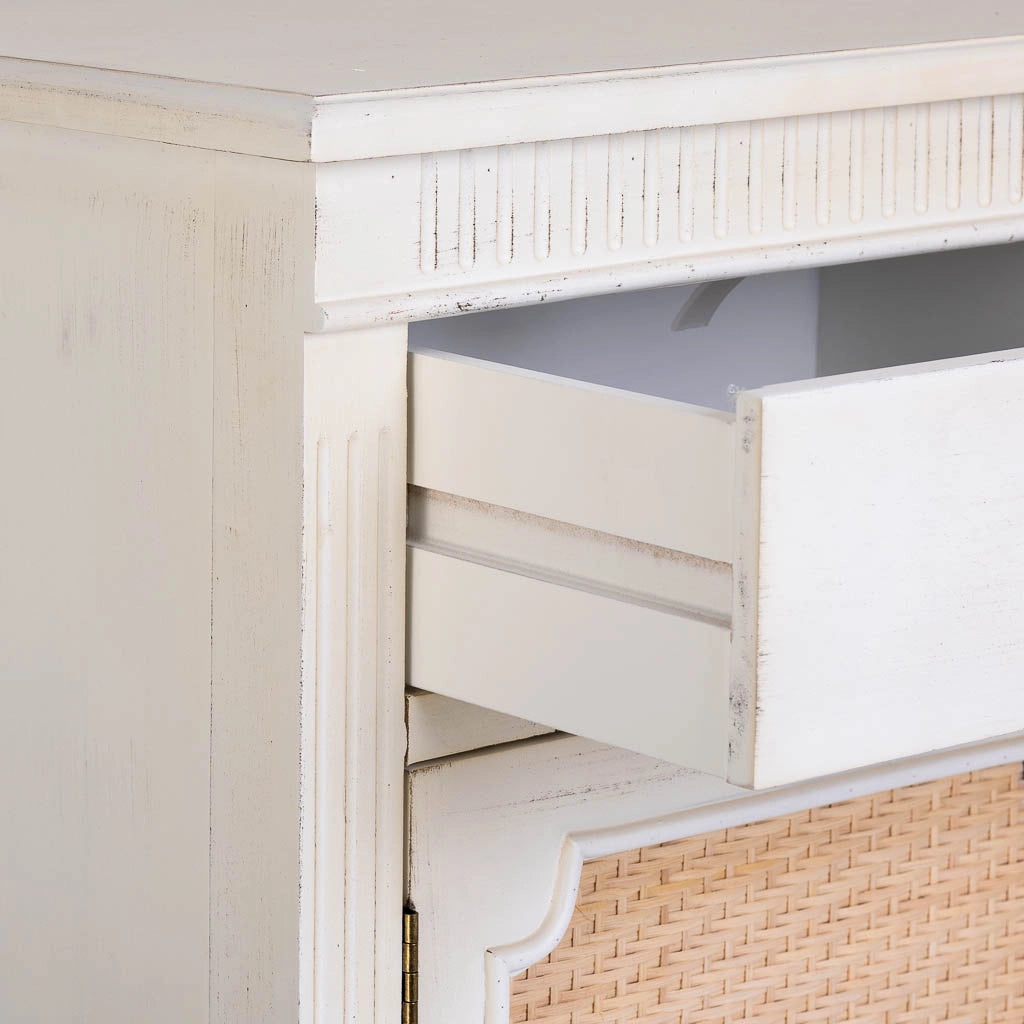 Tavolino in legno laccato bianco con griglia 46x36x68h cm