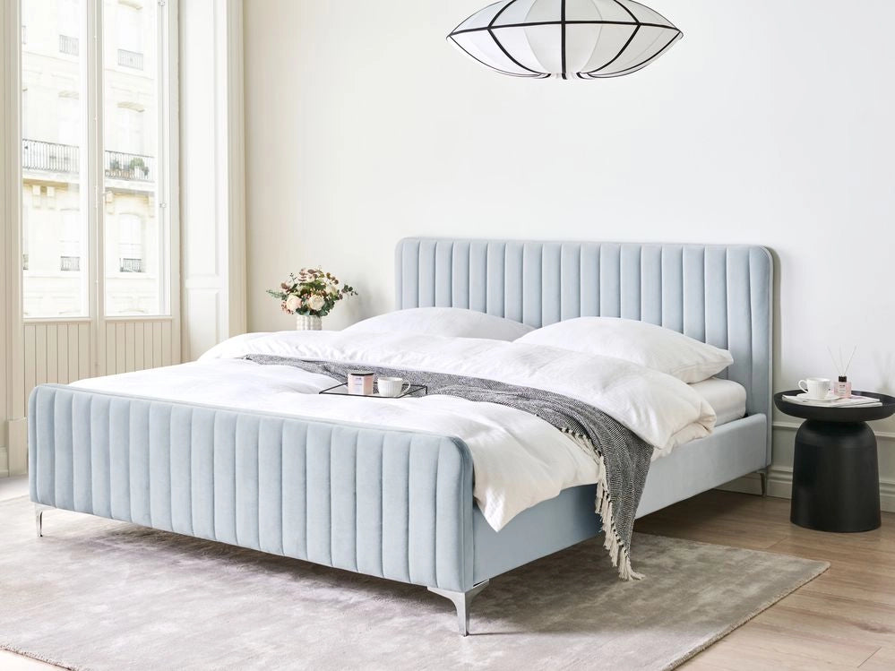 Letto con rete in velluto azzurro 180 x 200 cm testata imbottita gambe moderne in metallo