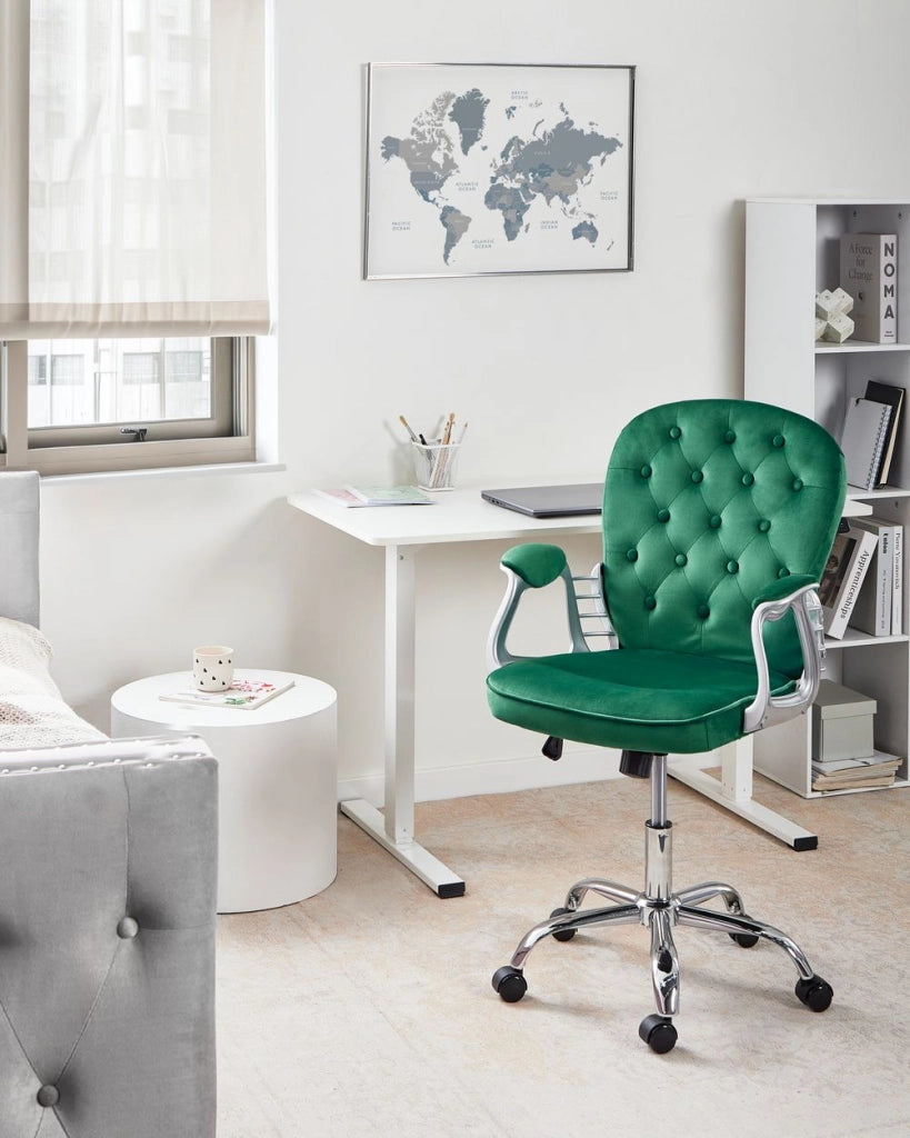 Sedia da ufficio in velluto verde con altezza regolabile e schienale trapuntato stile retrò moderno