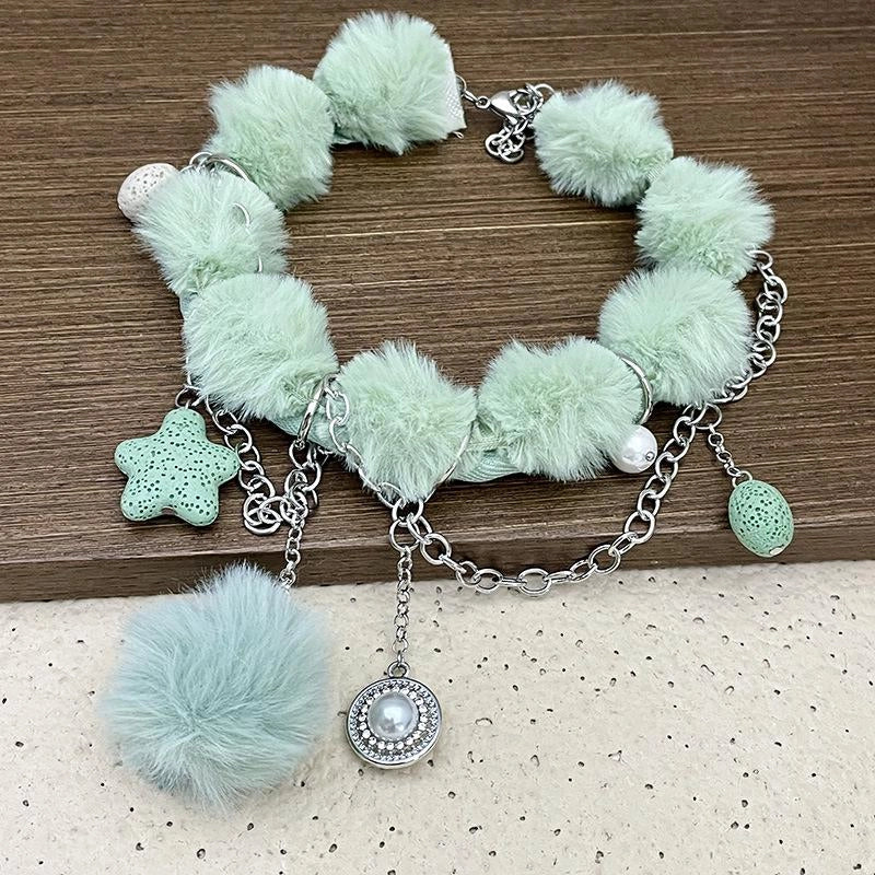 Collana con ciondolo a perla verde in peluche, realizzata a mano, regalo di Natale o di compleanno.