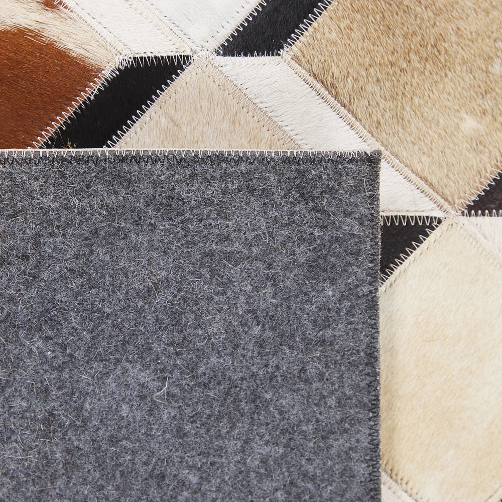 Tappeto da zona Marrone Pelle di vacchetta Patchwork Motivo geometrico a rombi Sottofondo in feltro 140 x 200 cm Paese moderno