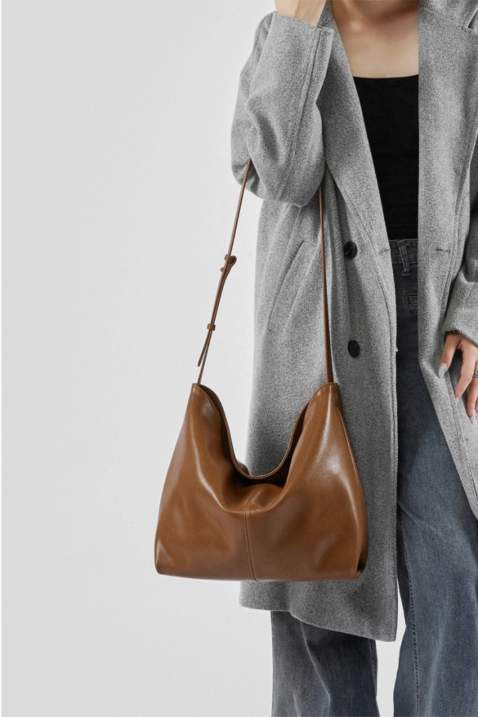 Borsa a tracolla da donna in vera pelle, colore marrone.