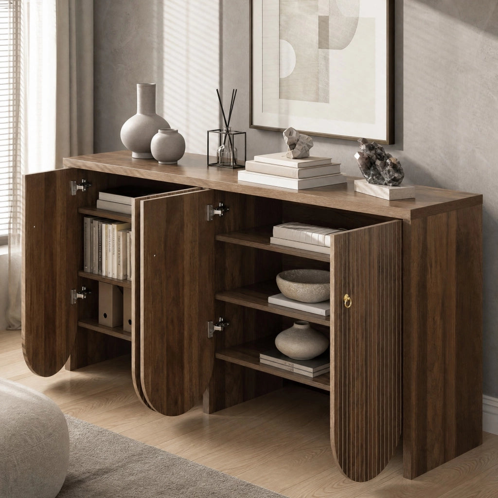 Credenza con 4 ante e ripiani regolabili in MDF effetto noce con finitura a riquadri 147 × 40 × 80 cm