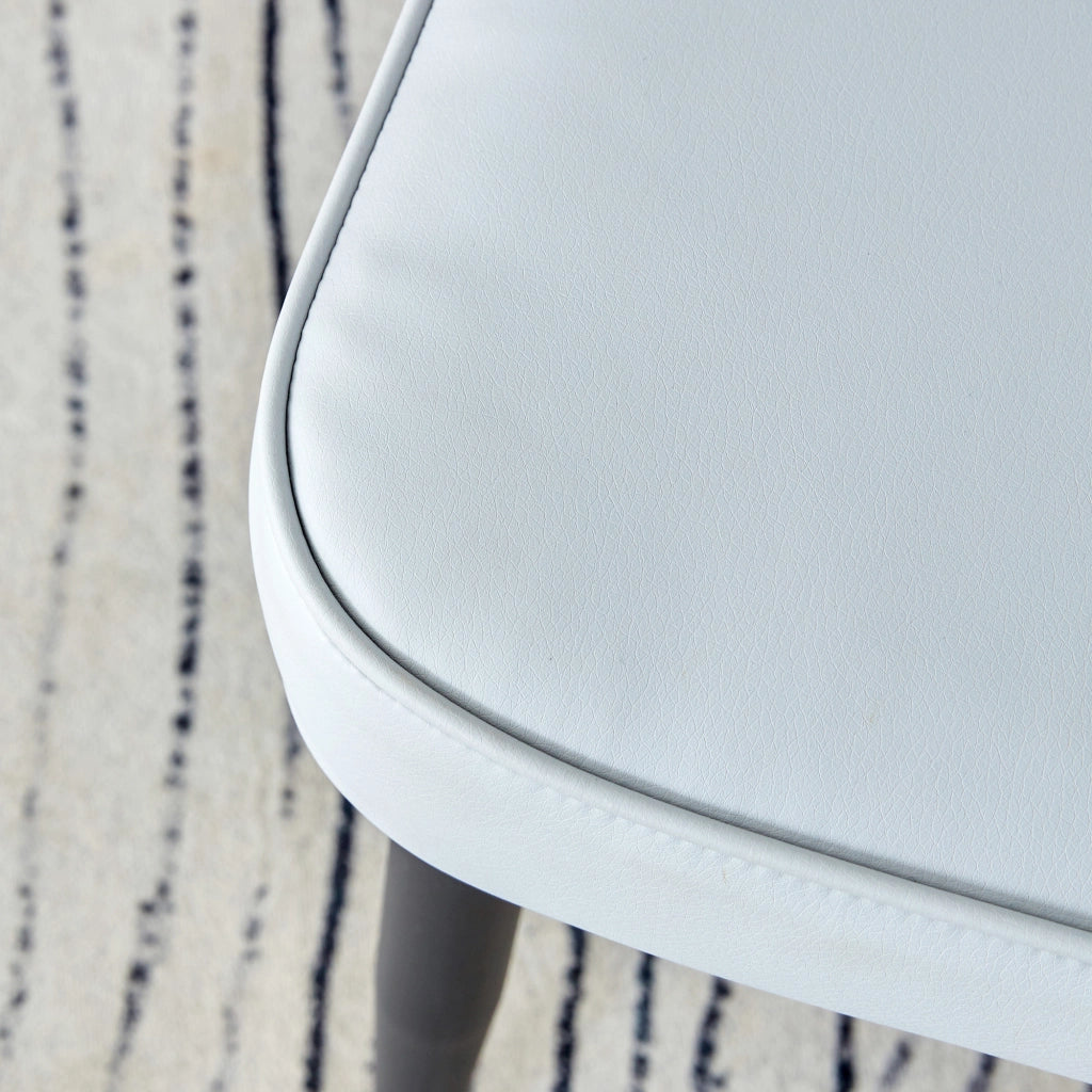 Set tavolo da pranzo e sedie con 1 tavolo rettangolare e 4 sedie; contenitore; in MDF e metallo nero; grigio chiaro