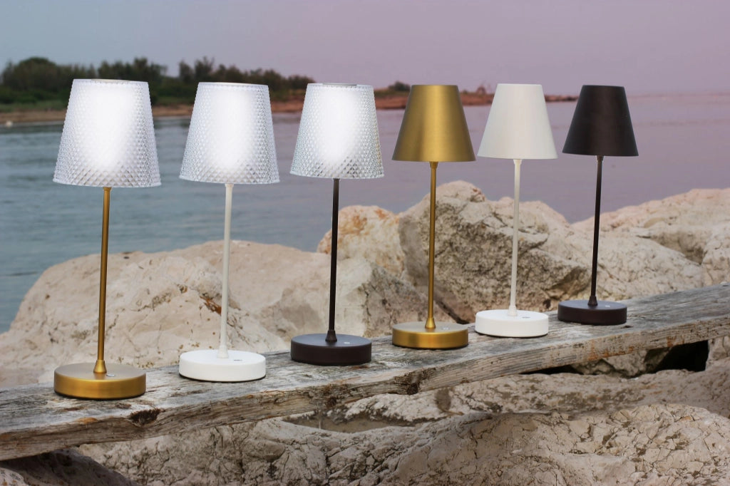 LA ANGINA-A O Lampada da tavola paralume acrilico lavorato ricaricabile ottone spazzolato 7W 3600K, dimmerabile 30-60-100%, lumen 630
