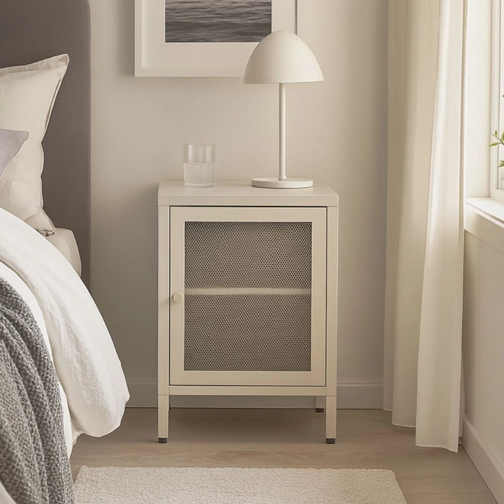 Comodino Fayna in metallo sabbia con anta reticolata 40x35x60H – Design industriale
