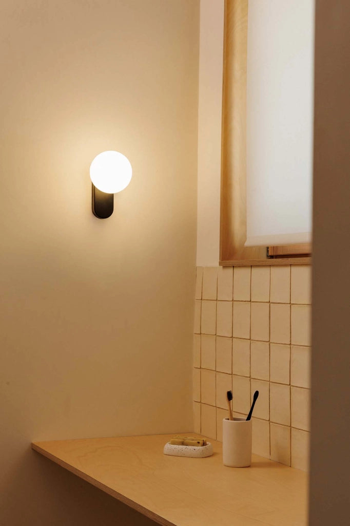 MABE Lampada da parete nera