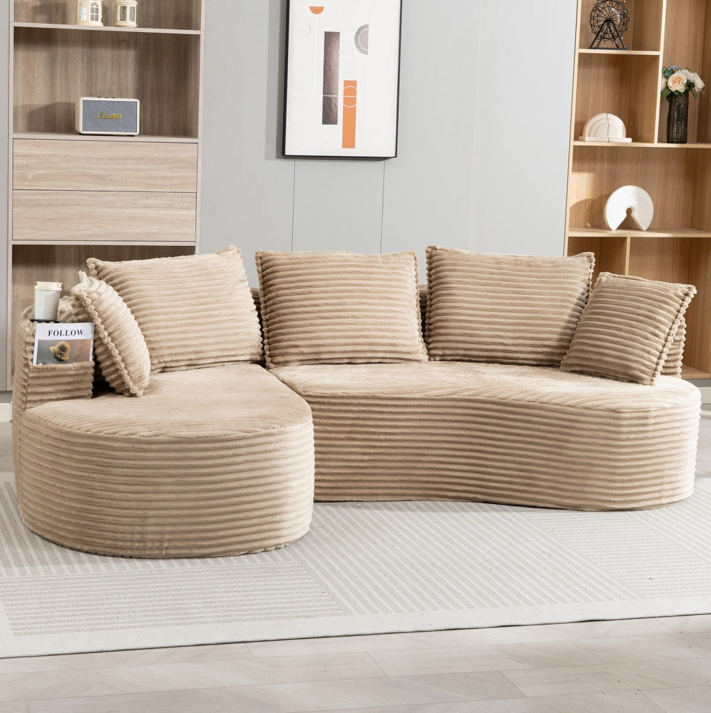 Divano curvo con portabicchieri e tasche laterali; 250x152x82 cm; in velluto color khaki