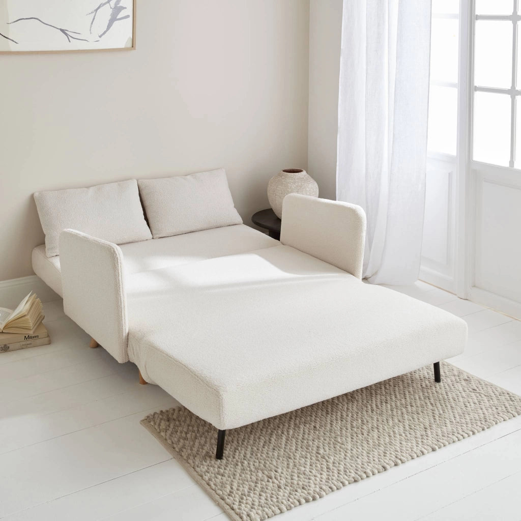 Divano letto in bouclé con gambe in legno, 2 posti, crema