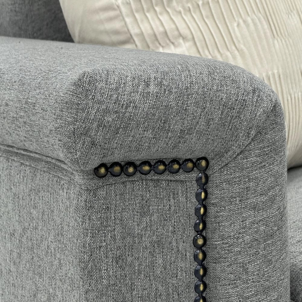 Divano 2 posti minimalista - Xylo - Piedi metallici, tessuto lino, grigio chiaro