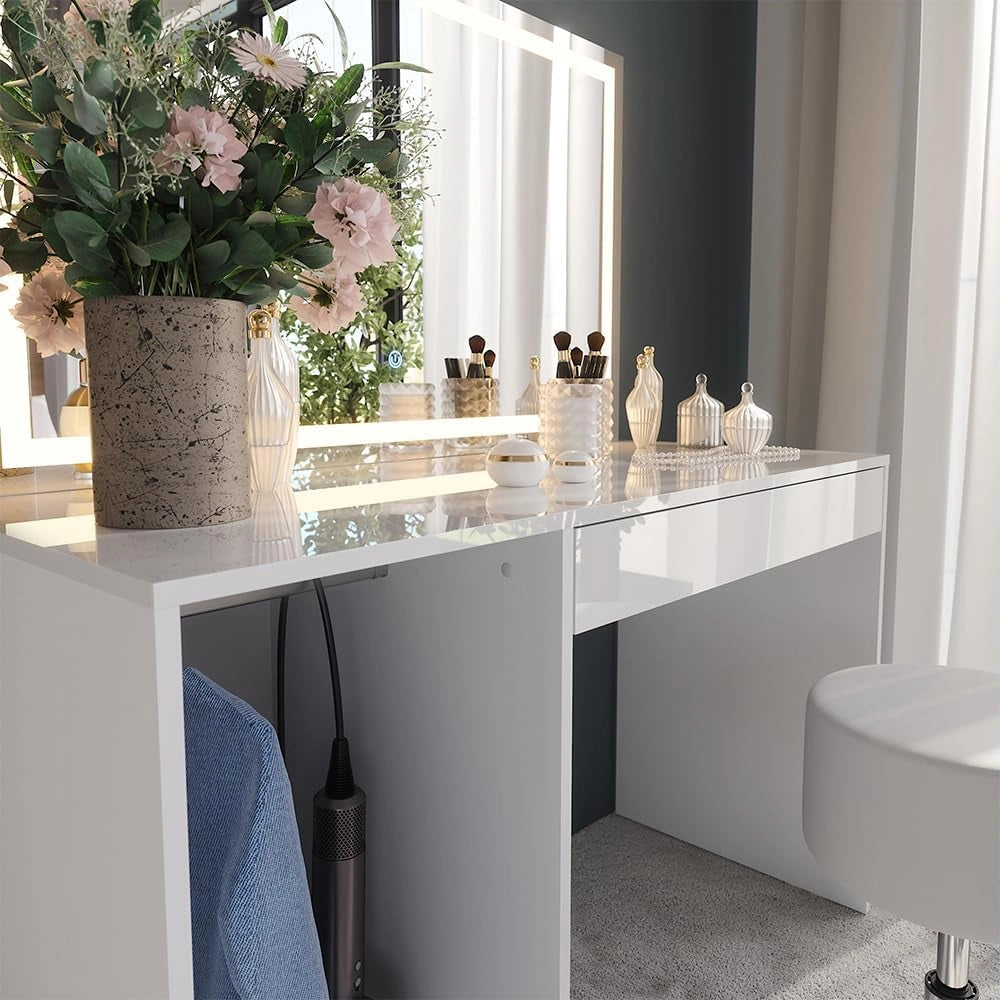 Tavolo da toeletta Sherry, Bianco/bianco lucido, 119.8 cm con illuminazione a LED e sgabello