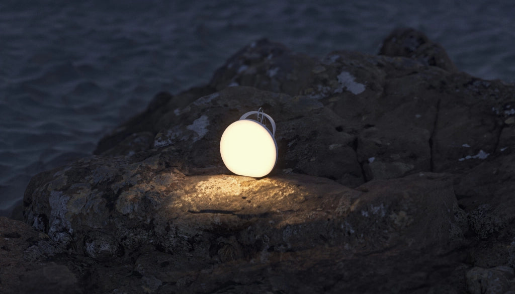 Lampada LED Madi portatile da 4W dimmerabile con tecnologia Switch, 3 temperature colore selezionabili, protezione IP54 e finitura bianco opaco