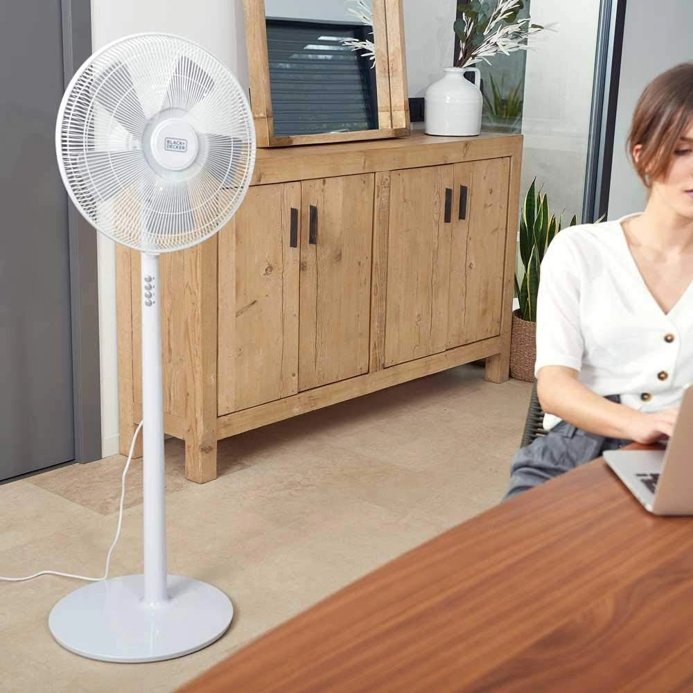 Black+decker bxefp60e ventilatore a piantana, 60 w, 59 decibel, plastica, bianco [classe di efficienza energetica a]