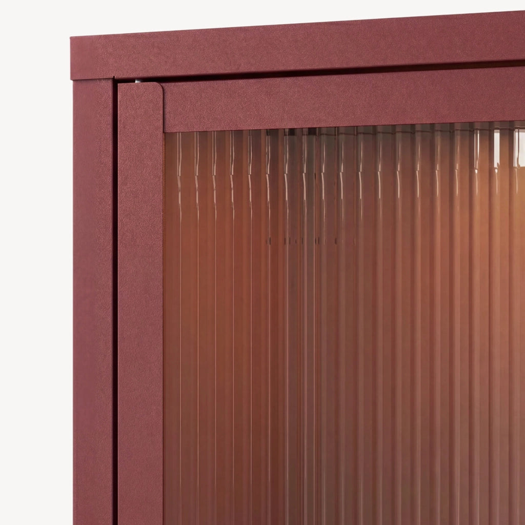 Credenza Säkylä Comò con Ante in Vetro Scanalato 84x64x35 cm Rosso Vino [en.casa]