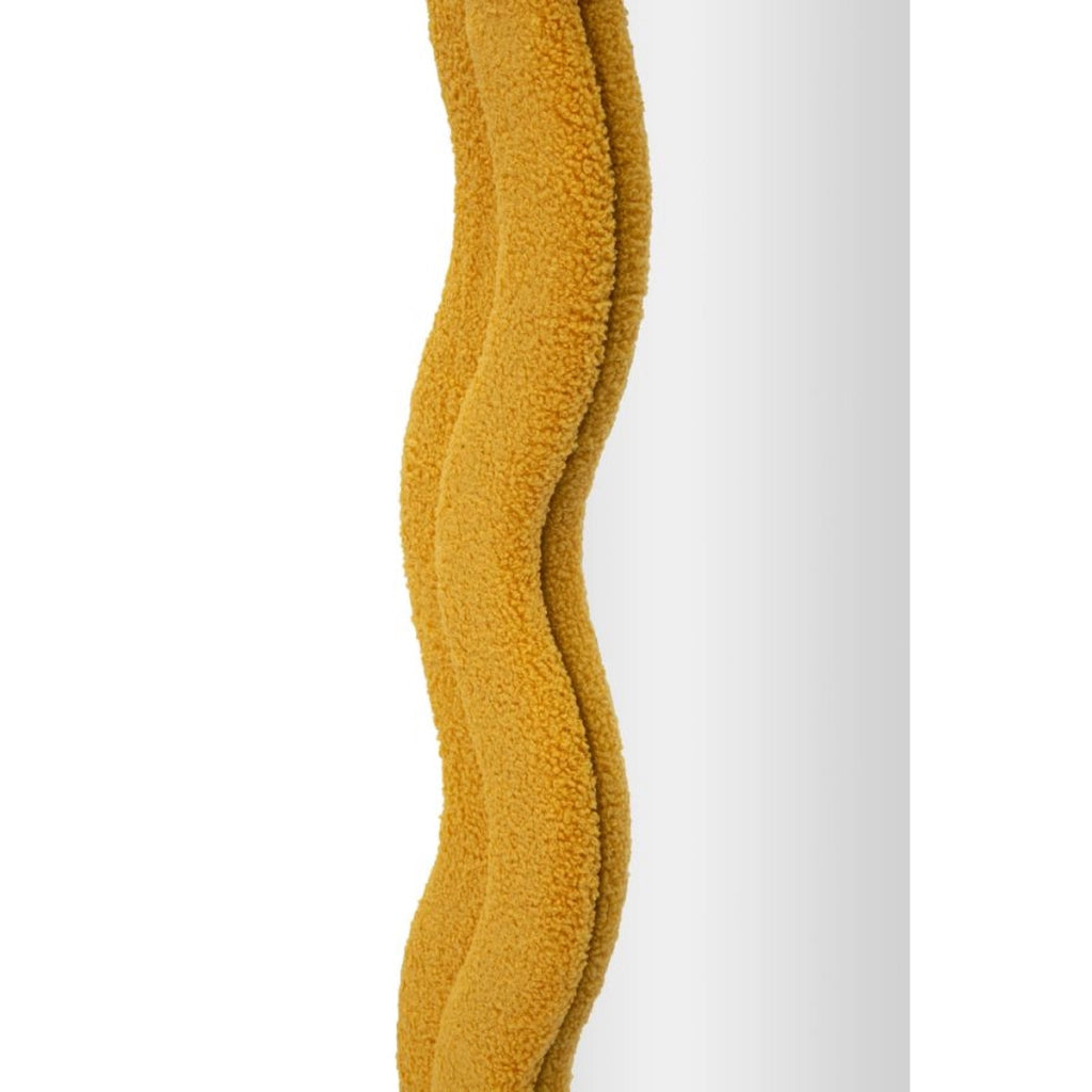 Specchio da parete Teddy wavy in bouclé senape 67x166 cm