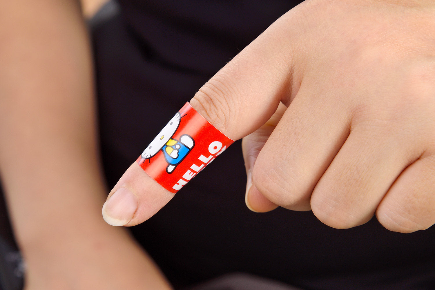 Set 12 Box Hello Kitty per Bambini con 24 Cerotti Ciascuno 2 Misure in Metallo