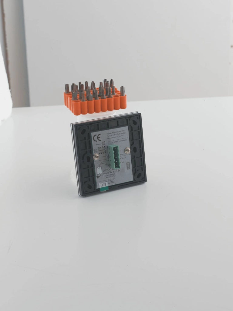 LED-SUNLITE-GU2 SUNLITE DMX STICK-GU2 128 CANALI INPUT 240V 8,6X8,6X1,1CM