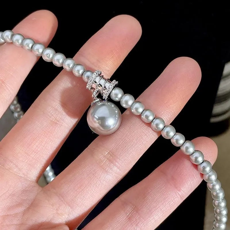 Collana fatta a mano con perle grigie, regalo di Natale o di compleanno.
