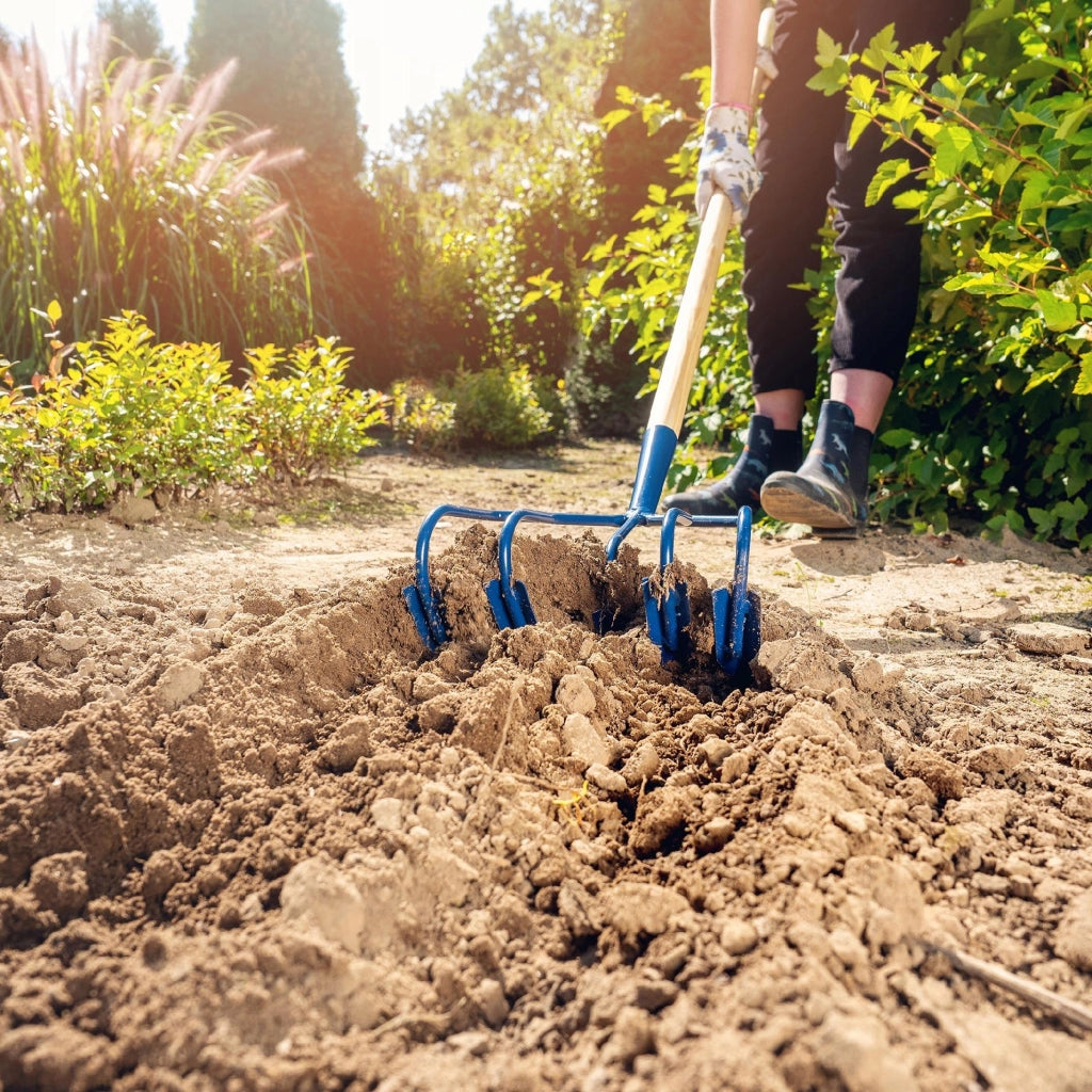 Coltivatore manuale KADAX per smuovere il terreno da giardino con sottosquadro 171 cm di terra