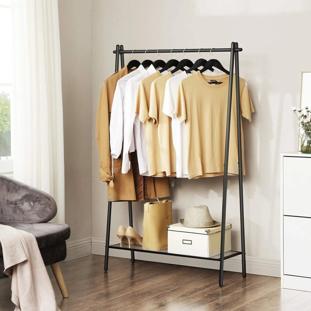 SONGMICS Appendiabiti telaio in acciaio con asta e ripiano 33,5 x 92,5 x 153 cm, per camera da letto, guardaroba, lavanderia, nero opaco HSR23BK
