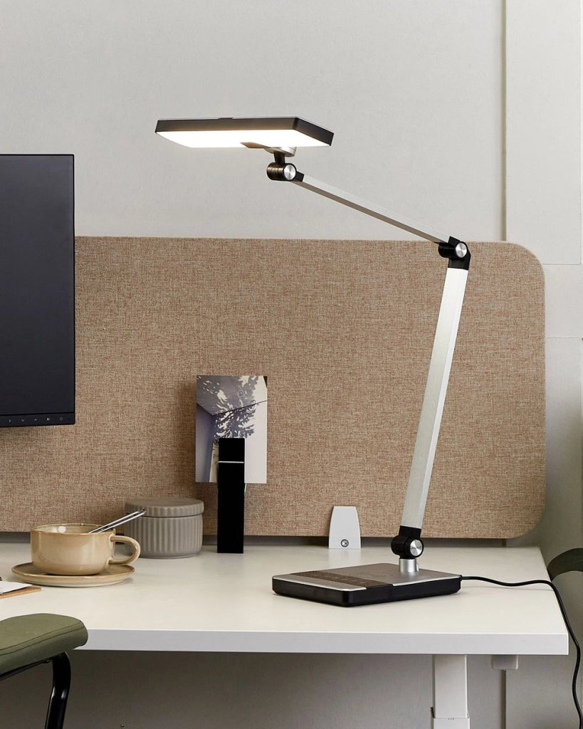 Lampada da tavolo color argento LED intensità variabile braccio regolabile ufficio cameretta stile moderno