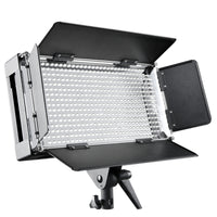 Pro 500 On Location Lightning Set (2 luci LED dimmerabili, 2 treppiedi per lampade WT-806 con borsa per il trasporto), 20375, 800 lux in uscita