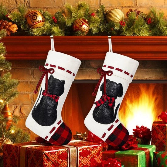 Due calze da Natale, gatto nero e cane, decorazioni da Natale creative, confezione regalo, sacchetto di dolci carini