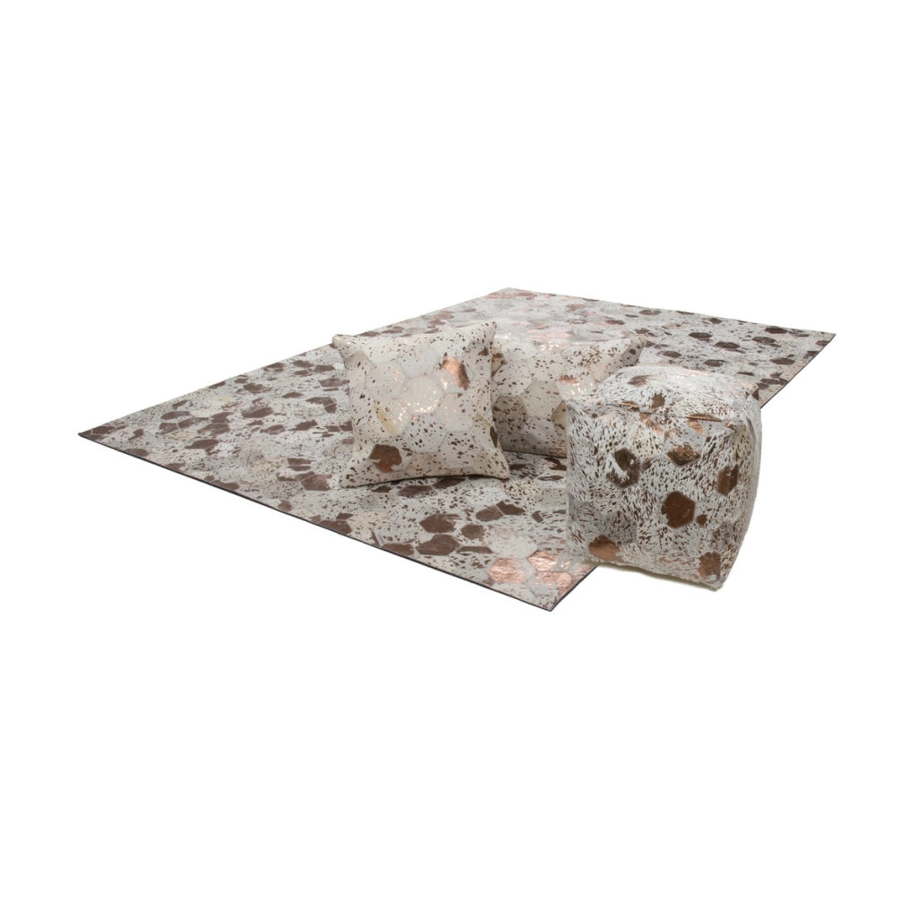 Pouf Dazzle in Pelle Effetto Metallizzato Avorio e Cromo