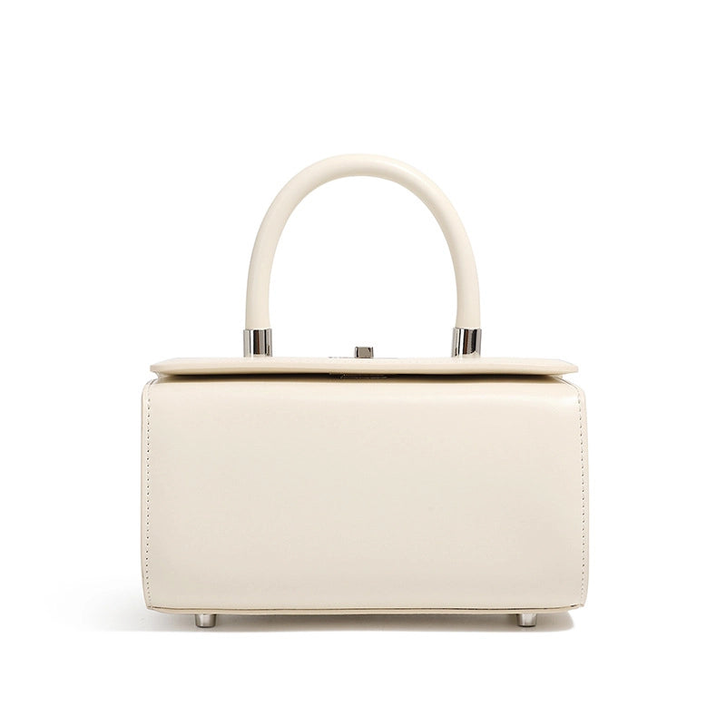 Borsa a tracolla da donna in vera pelle, semplice ed elegante, colore bianco.
