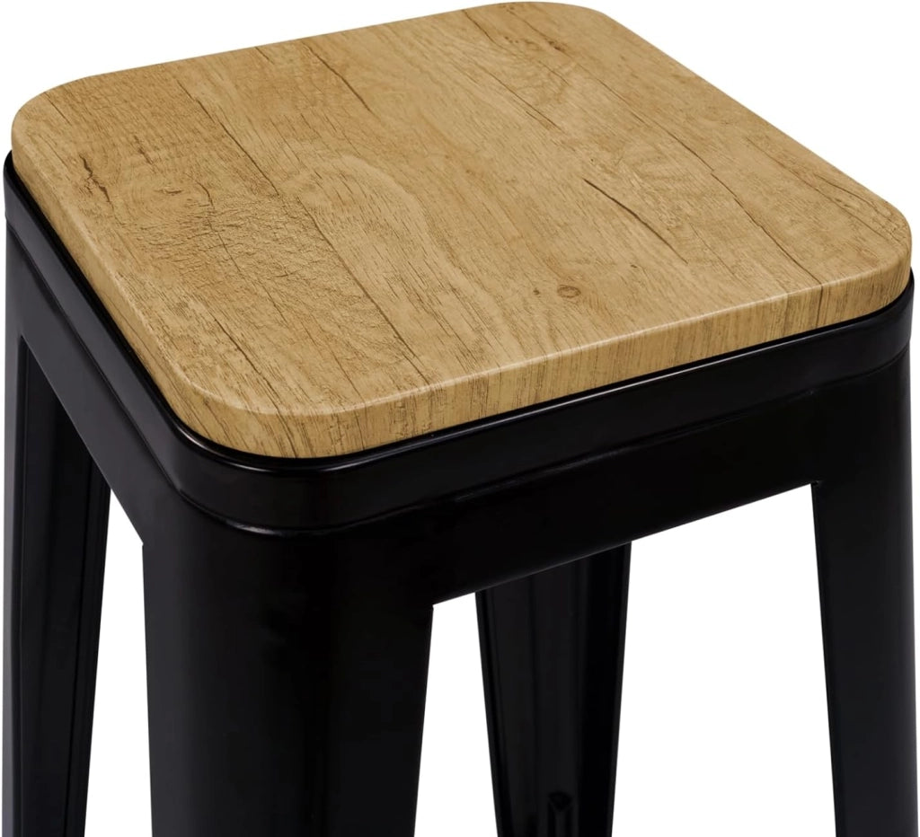 Set di 4 sgabelli da bar LENY in metallo nero opaco impilabili con sedile in legno