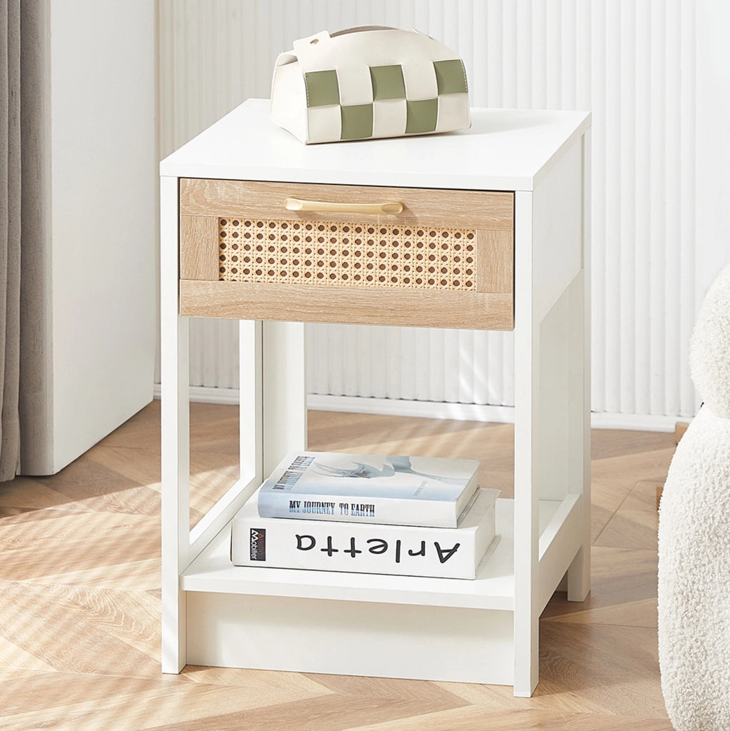 Comodino con cassetto; finitura rattan; in MDF; naturale e bianco