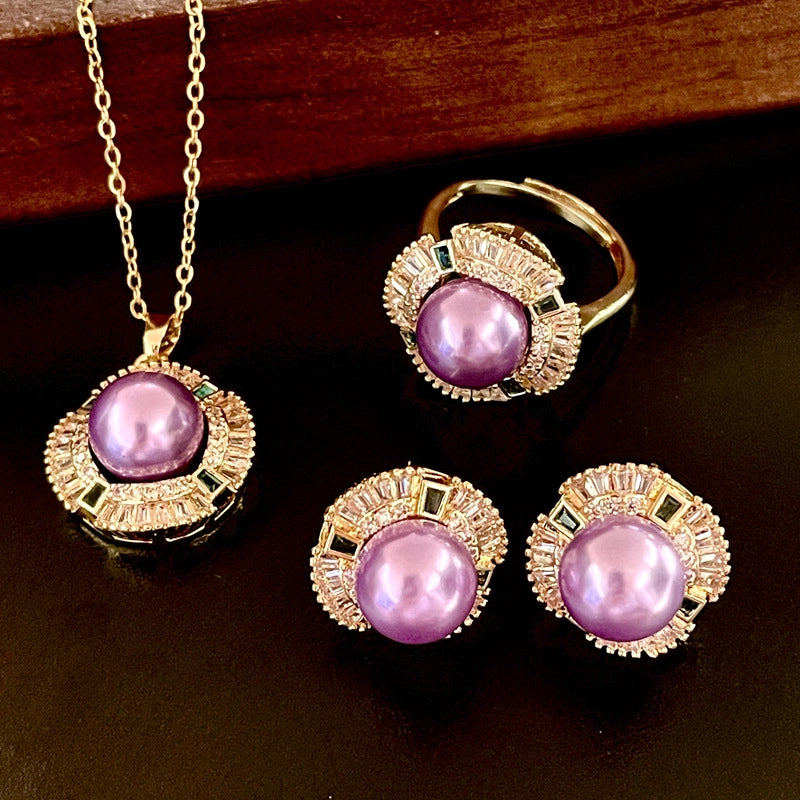 Set di gioielli di lusso composto da tre pezzi con perle viola, collana, orecchini e anello con zirconi verdi di nicchia per la clavicola.