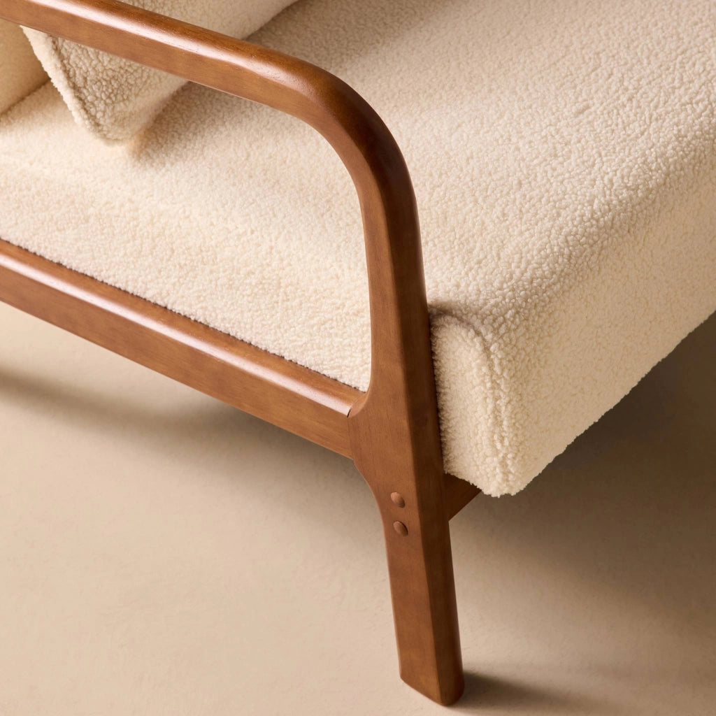 Poltrona scandinava in tessuto bouclé e legno di gomma scuro, crema