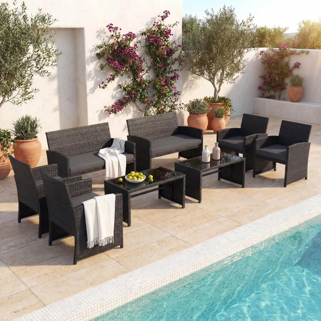 Set Mobili da Giardino in Rattan PE, Divano a 2 Posti e 2 Poltrone con Cuscini Comfort, Tavolino con Piano in Vetro, Arredo da Esterno per 4 Persone per Patio, Balcone, Cortile (Nero+Grigio)