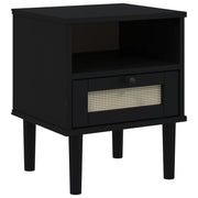 Comodino | Armadio da Notte | Mobiletto da notte SENJA Nero Aspetto Rattan 40x35x48 cm in Legno di Pino