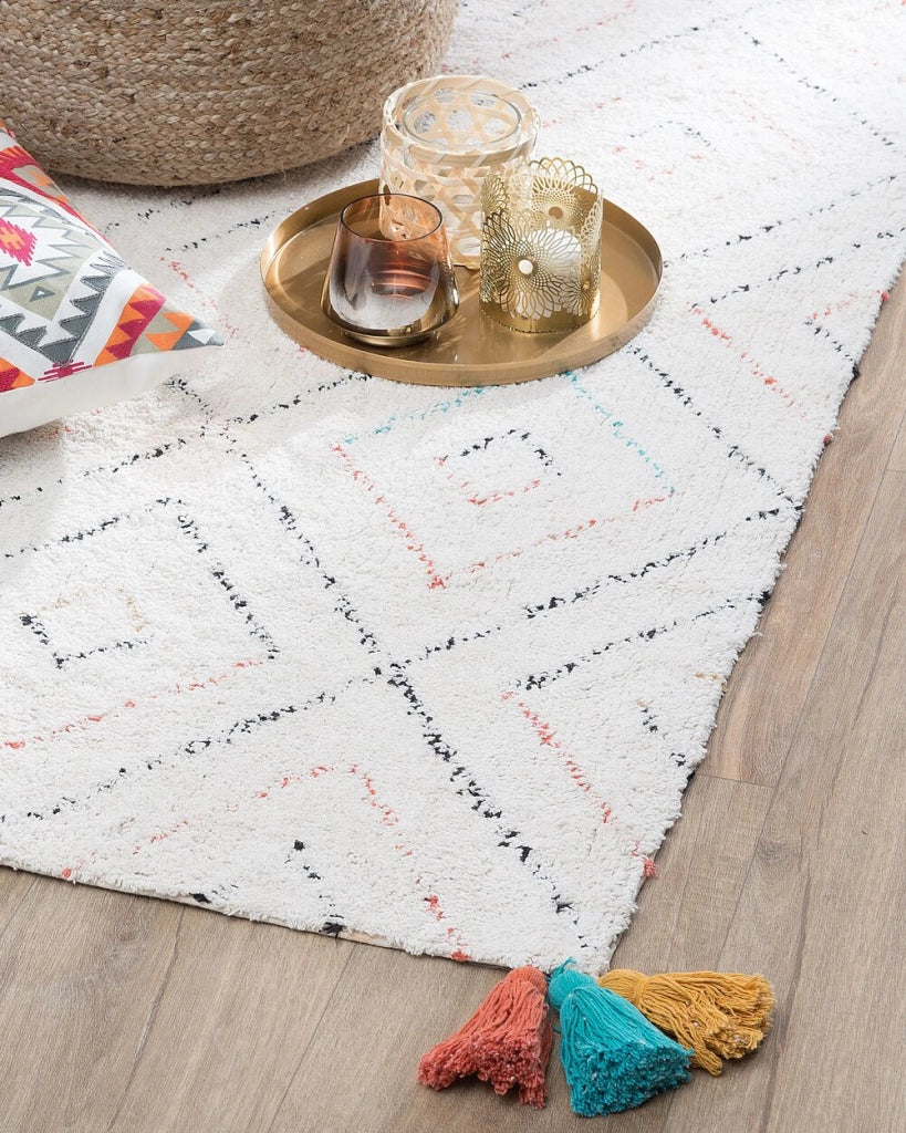 Tappeto tappetino Cotone Bianco 80 x 150 cm Rettangolare con Nappe Trapuntate Motivo Geometrico
