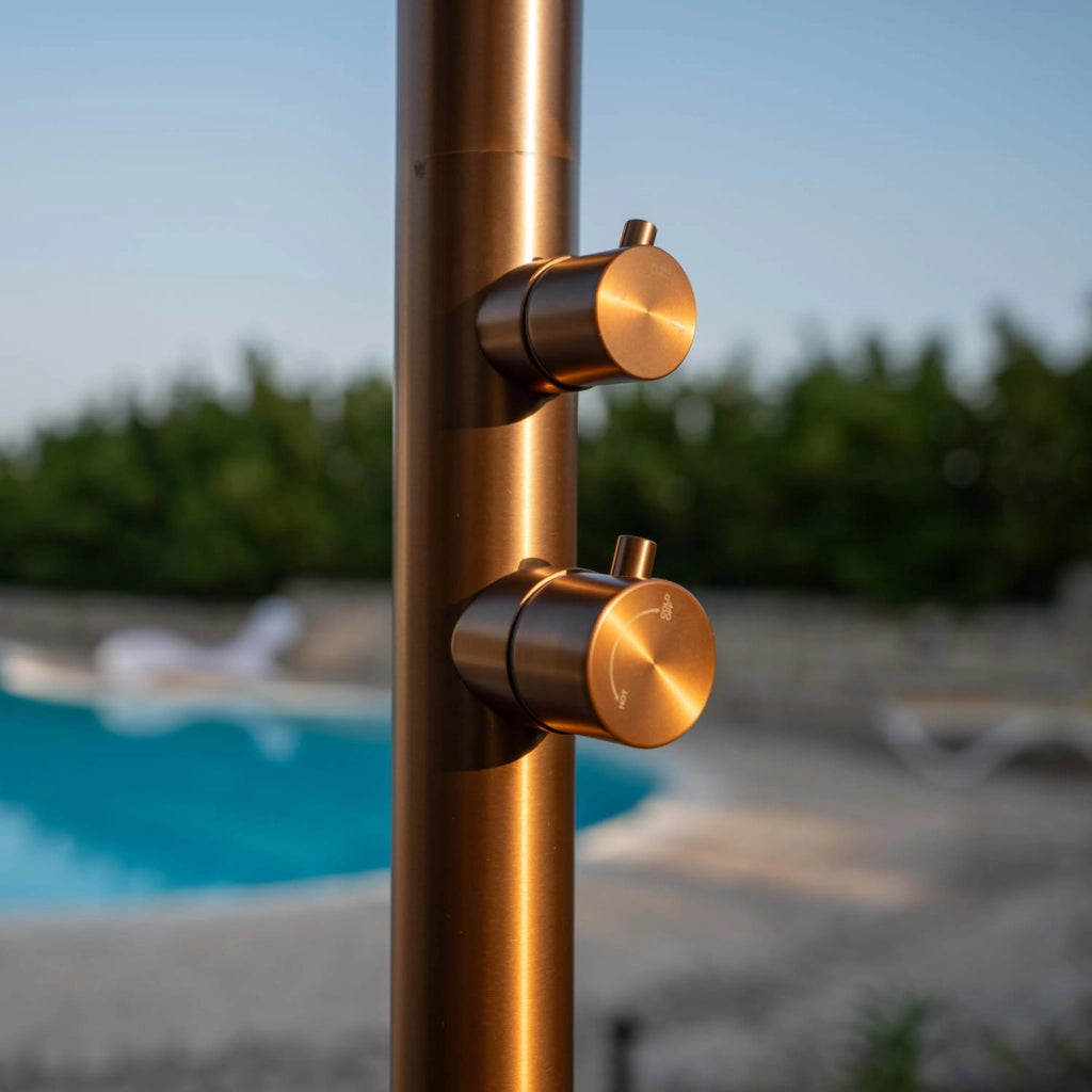 Sined Quartu Doccia Per Esterni In Acciaio 316l Con Soffione e Lavapiedi h 2289 Cm Inox Oro Rosa Con Soffione Deviatore e Lavapiedi