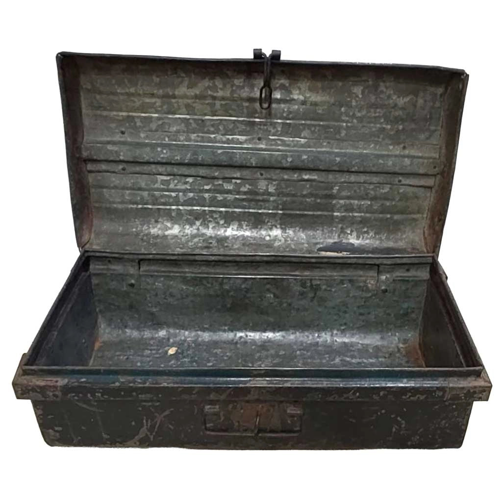Valigia artigianale in metallo, 67x37x25h cm