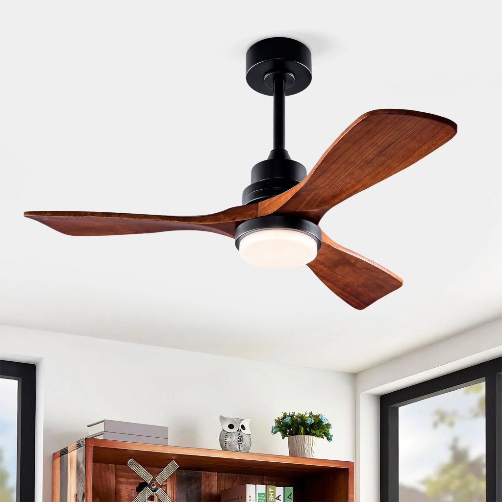 Ventilatore da soffitto con luce LED; motore DC reversibile; telecomando e pale in legno nero e noce scuro