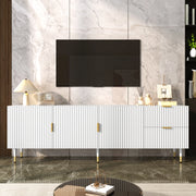 Mobile porta TV bianco con tre ante, cassetti e dettagli dorati, elegante e funzionale